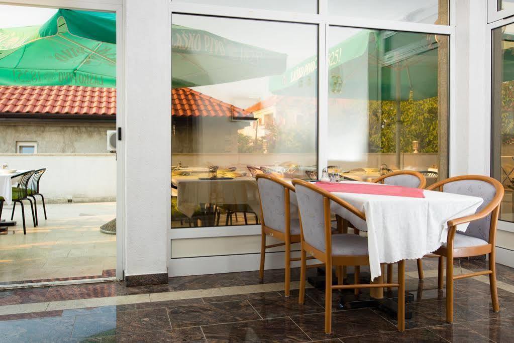 Downtown Private Rooms Mandic Supetar Eksteriør billede